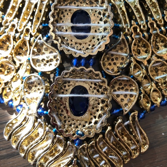 Blue Necklace Set - Picture 7 of 10